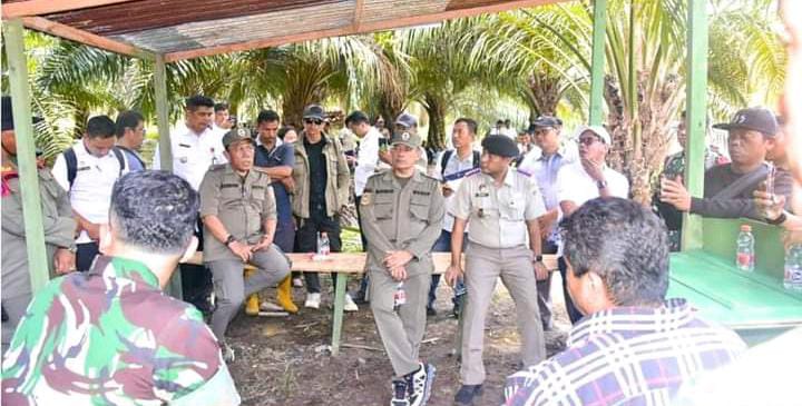 Bupati Tapanuli Tengah Tinjau Lahan Lokasi Pembangunan Batalyon TP 905 TNI AD
