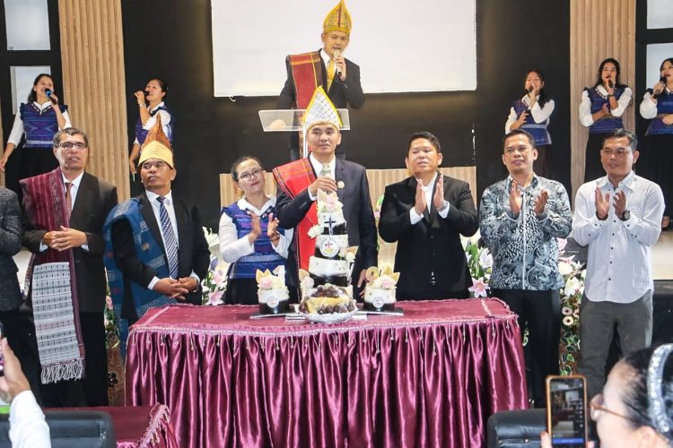 Wali Kota Wesly Silalahi Diwakili Sekda Hadiri Perayaan HUT Ke-19 GBI Gedung Putih Wali Kota Wesly Silalahi Diwakili Sekda Hadiri Perayaan HUT Ke-19 GBI Gedung Putih