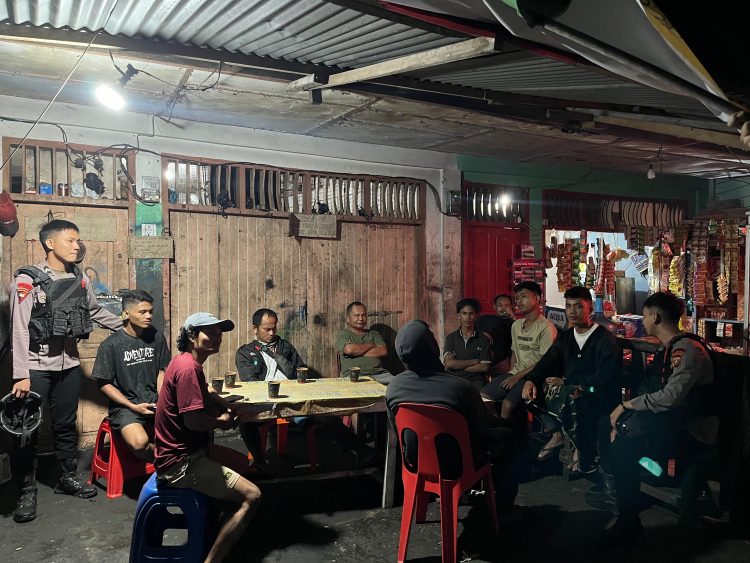 Personel Brimob Polda Sumut Kompi 4 Batalyon C Hadir Bersama Warga Desa Ononamele I Lot, Perkuat Pamswakarsa Demi Harkamtibmas Kondusif