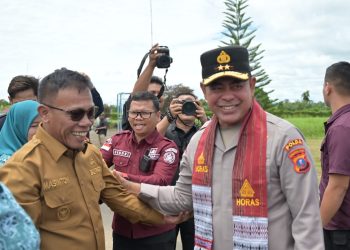 Bupati Tapanuli Tengah Sambut Kedatangan Kapolda Sumatera Utara di Bandara Dr Ferdinand Lumbantobing Pinangsori