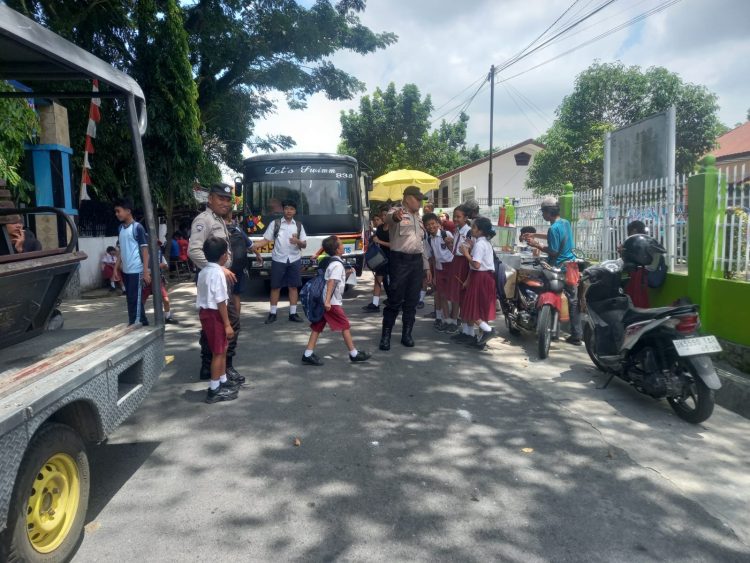 Polsek Siantar Selatan Rutin Gelar Patroli, Cegah 3C dan Premanisme Polsek Siantar Selatan Rutin Gelar Patroli, Cegah 3C dan Premanisme