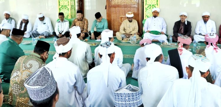 Bupati Simalungun Anton Achmad Saragih Beri Motivasi Santri Simalungun-Siantar: “Tetap Fokus Menggapai Cita-Cita”