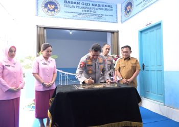 Bupati Tapteng Dampingi Kapolda Sumut Resmikan SPPG Yayasan Kemala Bhayangkari Polres Tapteng