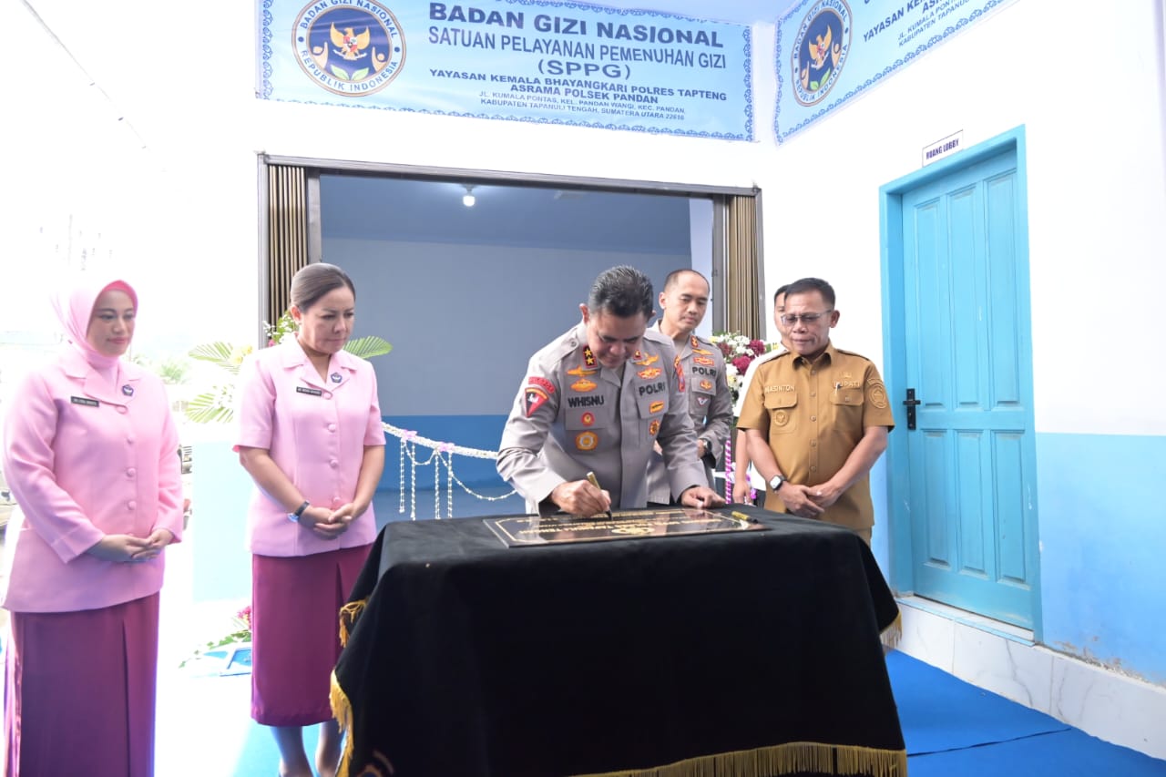 Bupati Tapteng Dampingi Kapolda Sumut Resmikan SPPG Yayasan Kemala Bhayangkari Polres Tapteng