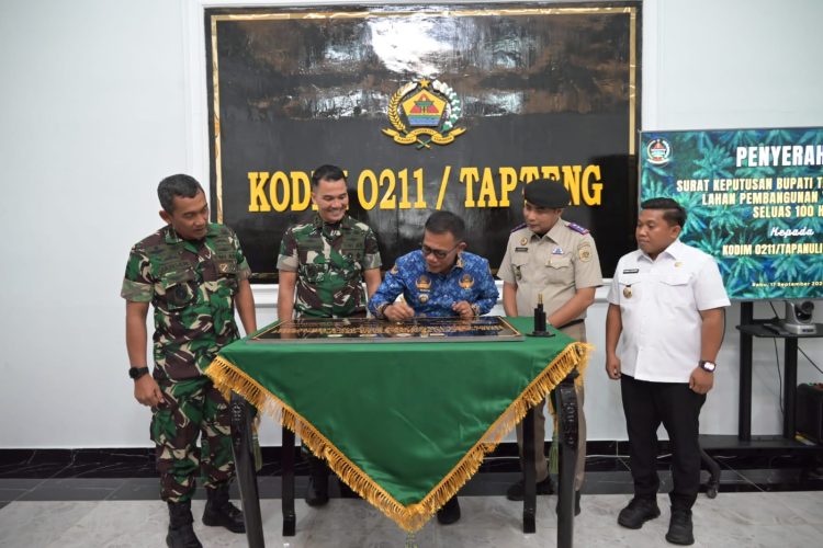 Bupati Tapteng Serahkan Tanah Negara 100 Ha Kepada Kodim 0211/TT Untuk Pembangunan Batalion TP 905
