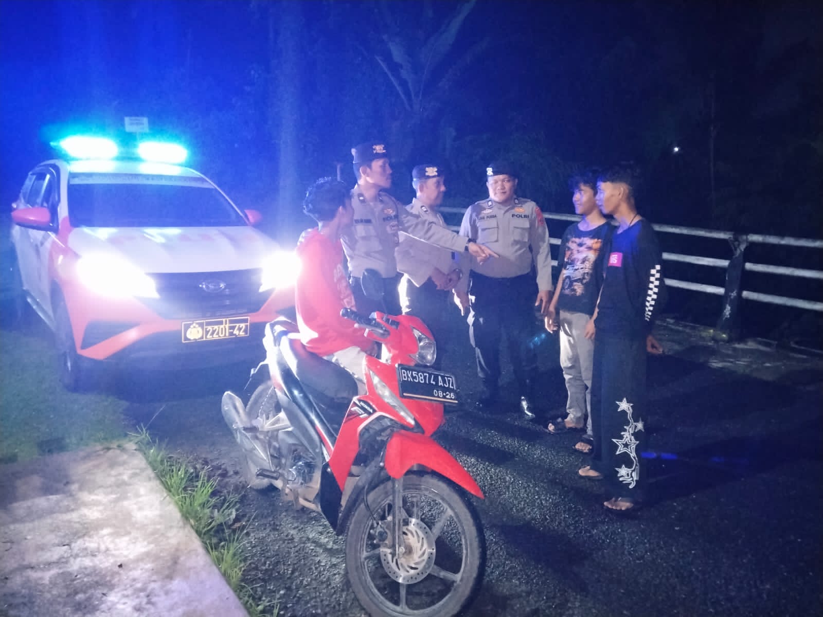 Polres Simalungun Intensifkan Patroli Blue Light di Objek Vital, Antisipasi 3C dan Geng Motor Polres Simalungun Intensifkan Patroli Blue Light di Objek Vital, Antisipasi 3C dan Geng Motor