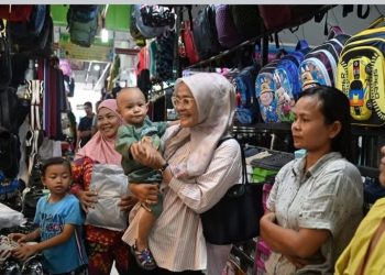 Anak Korban Kebakaran di Parombunan Dapat Perhatian Dari Ketua TP PKK Sibolga Berupa Perlengkapan Sekolah