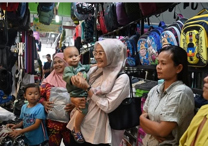 Anak Korban Kebakaran di Parombunan Dapat Perhatian Dari Ketua TP PKK Sibolga Berupa Perlengkapan Sekolah