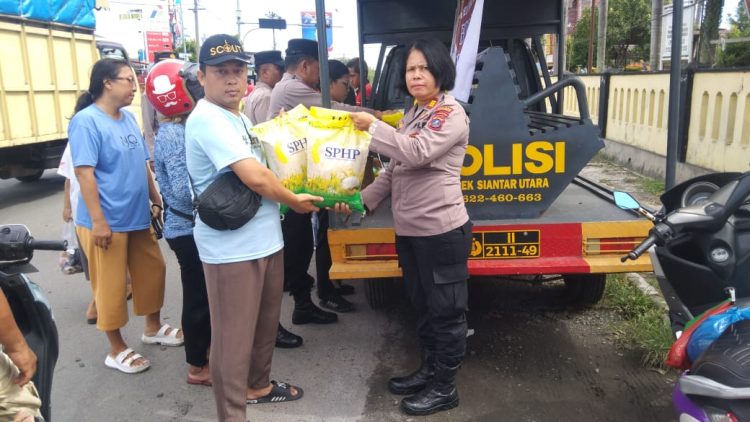 Polsek Siantar Utara Gelar Gerakan Pangan Murah kepada Masyarakat