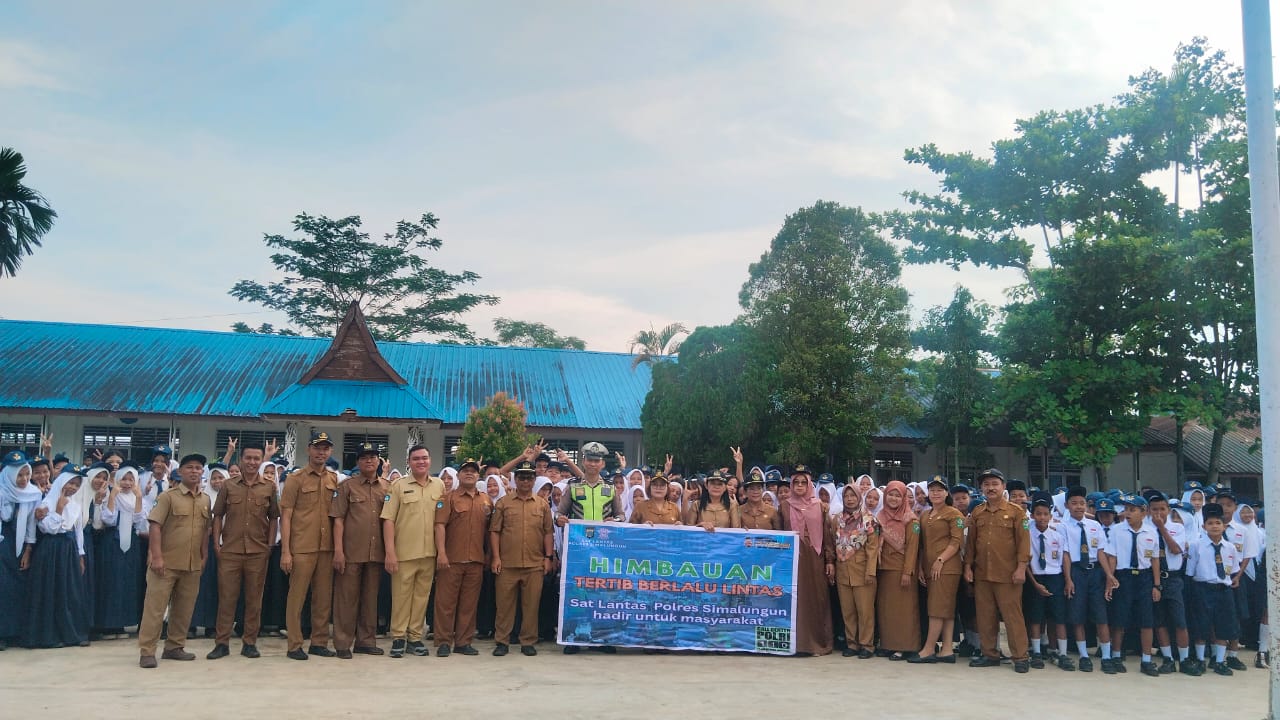 Police Goes To School, Polres Simalungun Edukasi Bahaya Balap Liar di SMP Negeri 2 Tapian Dolok Police Goes To School, Polres Simalungun Edukasi Bahaya Balap Liar di SMP Negeri 2 Tapian Dolok