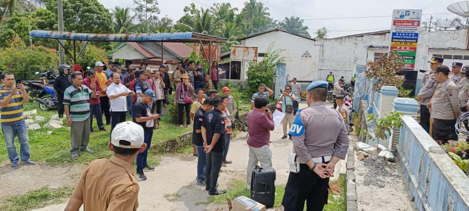 Polri Hadir untuk Rakyat, Polsek Tanah Jawa Amankan Aksi Damai Masyarakat Tangga Batu Bersatu Polri Hadir untuk Rakyat, Polsek Tanah Jawa Amankan Aksi Damai Masyarakat Tangga Batu Bersatu