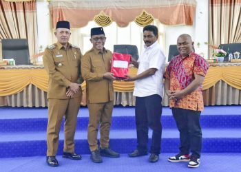 Bupati Tapteng Sampaikan Ranperda APBD Tapteng TA 2026 Pada Rapat Paripurna DPRD Tapteng