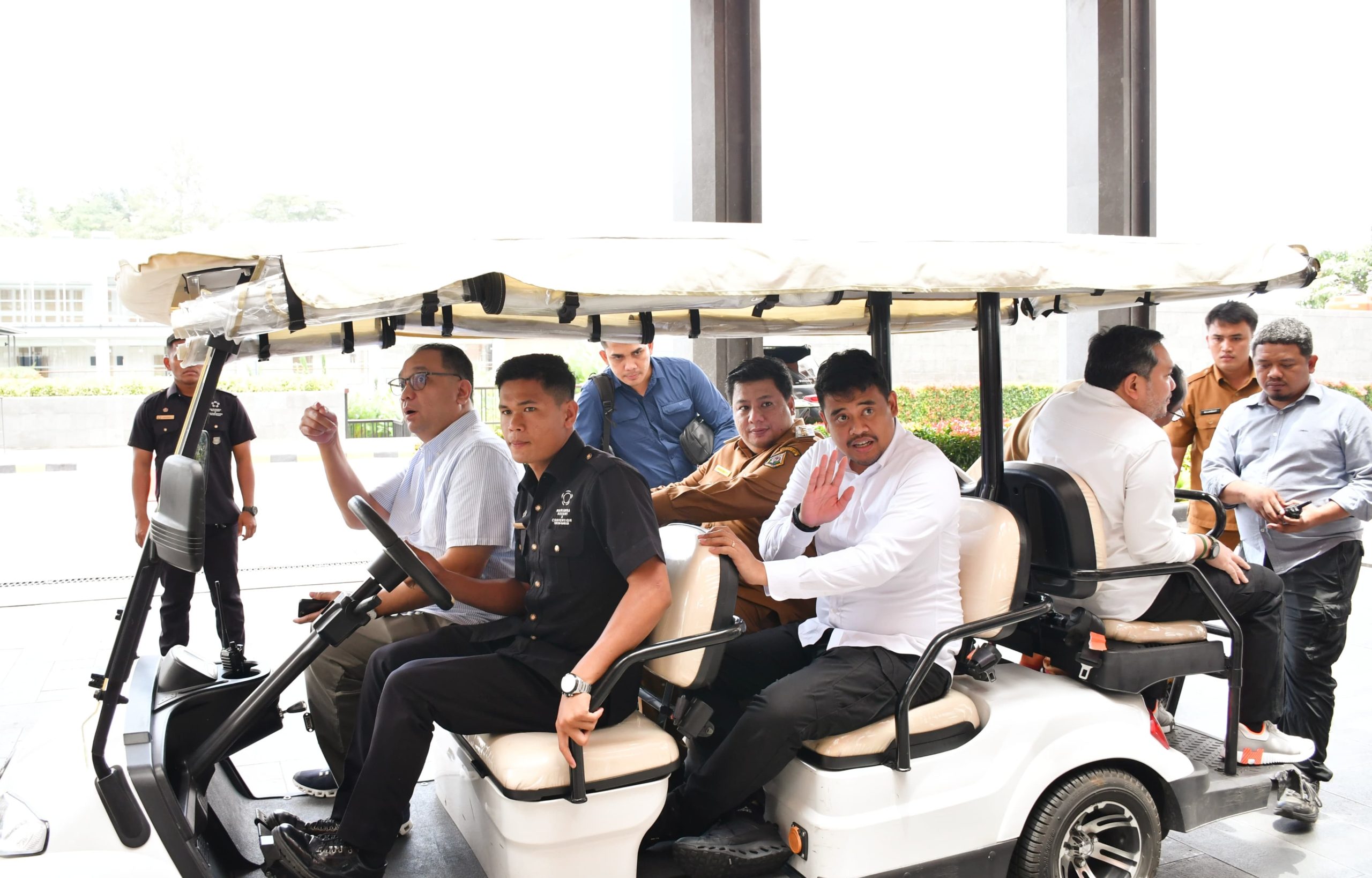 Jajal Pesawat Amphibi, Bupati Samosir : Era Baru dan Daya Tarik Bagi Pariwisata Kabupaten Samosir Jajal Pesawat Amphibi, Bupati Samosir : Era Baru dan Daya Tarik Bagi Pariwisata Kabupaten Samosir
