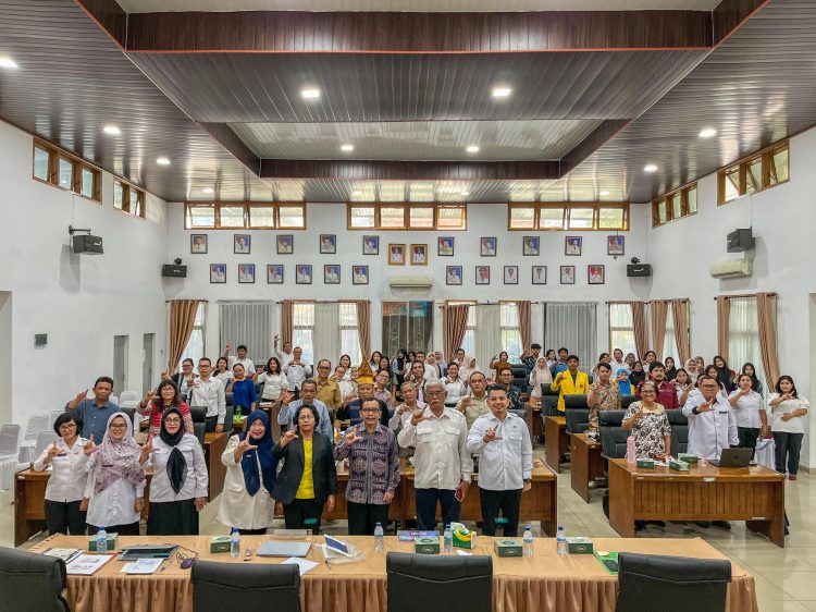 Wali Kota Pematangsiantar Diwakili Staf Ahli Bidang Pembangunan Membuka Acara Sosialisasi Pelestarian Naskah Kuno