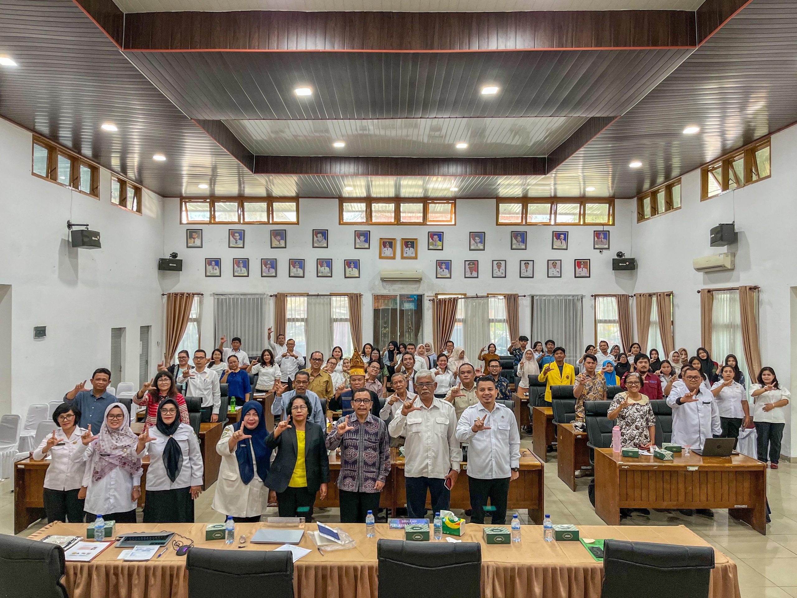 Wali Kota Pematangsiantar Diwakili Staf Ahli Bidang Pembangunan Membuka Acara Sosialisasi Pelestarian Naskah Kuno Wali Kota Pematangsiantar Diwakili Staf Ahli Bidang Pembangunan Membuka Acara Sosialisasi Pelestarian Naskah Kuno