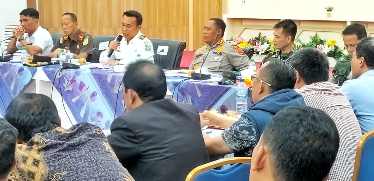 Pemkab Simalungun dan Forkopimda Gelar Rakor, Fasilitasi Pertemuan Masyarakat Lamtoras Sihaporas dengan PT TPL Pemkab Simalungun dan Forkopimda Gelar Rakor, Fasilitasi Pertemuan Masyarakat Lamtoras Sihaporas dengan PT TPL