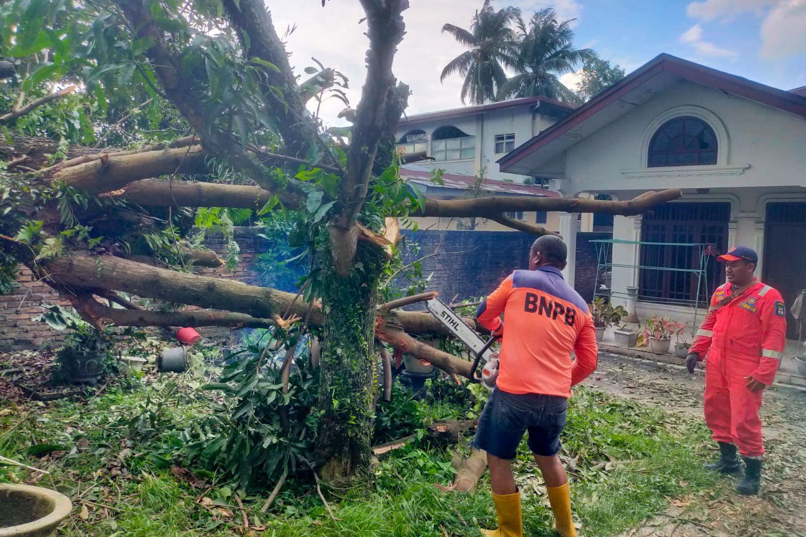 Pemko Pematangsiantar Melalui BPBD Dengan Cepat Mendata Dampak Bencana Cuaca Ekstrem, Hujan Deras Dan Angin Kencang Pemko Pematangsiantar Melalui BPBD Dengan Cepat Mendata Dampak Bencana Cuaca Ekstrem, Hujan Deras Dan Angin Kencang