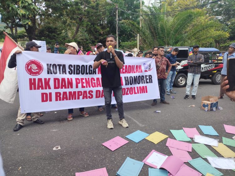 Forum Honorer Kota Sibolga Gandeng Koalisi Mahasiswa Unras Ke Kantor Walikota Sibolga, Tuntut Dasar Dan Aturan Pemberhentian Honorer