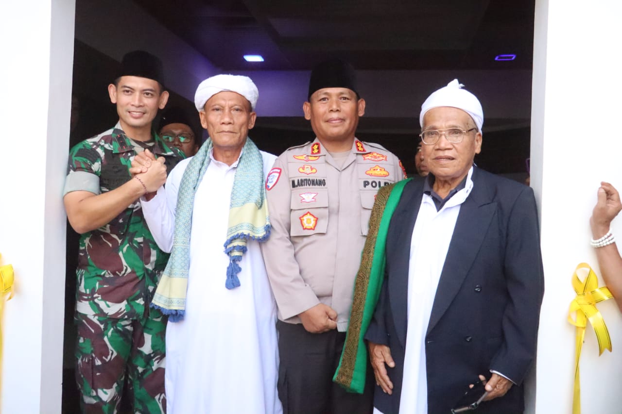 Polri Dukung Kerukunan Beragama, Kapolres Simalungun Hadiri Haul Ke-16 Tuan Guru Batak Polri Dukung Kerukunan Beragama, Kapolres Simalungun Hadiri Haul Ke-16 Tuan Guru Batak
