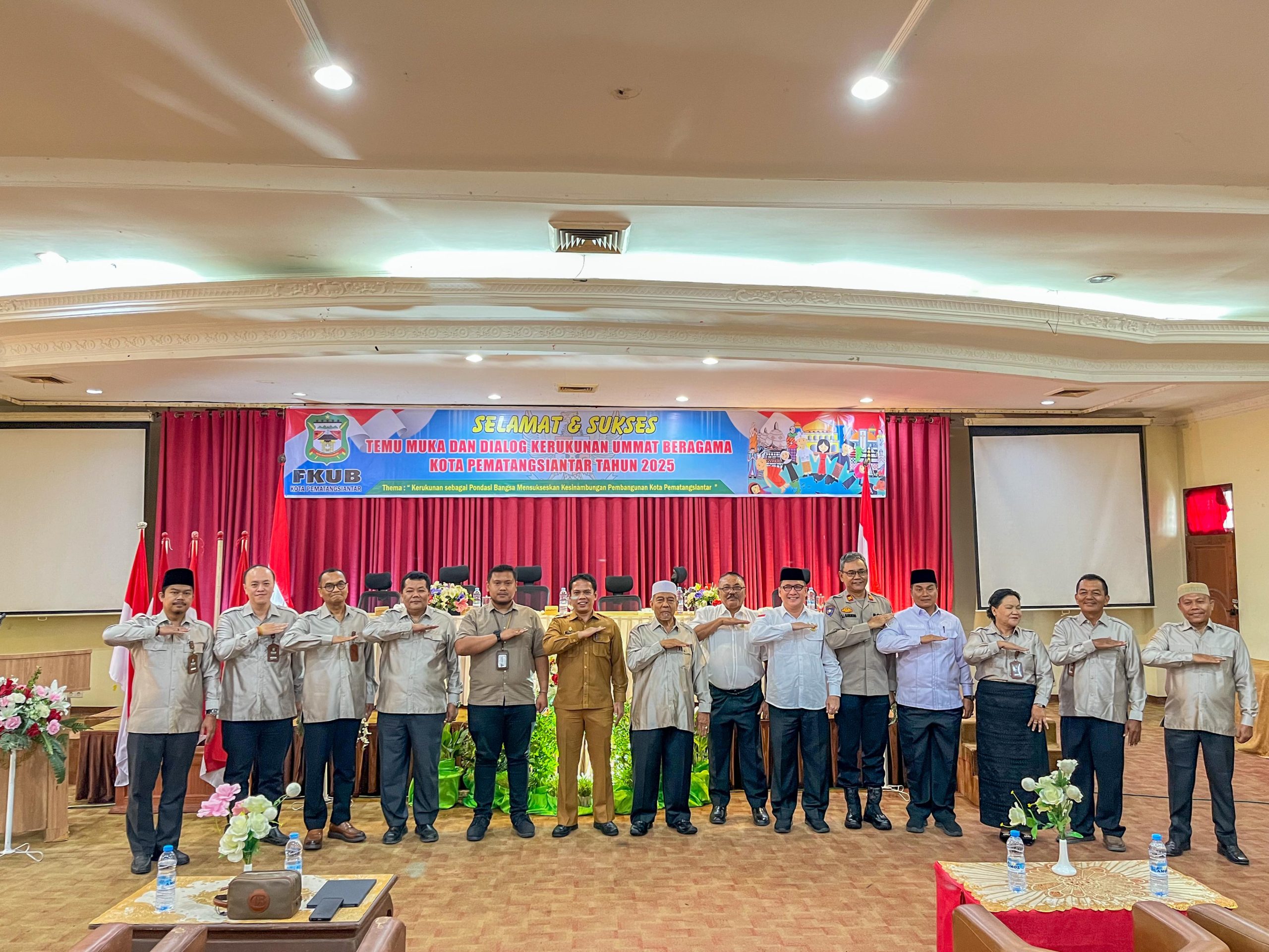 Wali Kota Pematangsiantar Membuka Secara Resmi Temu Muka dan Dialog Kerukunan Umat Beragama Kota Pematangsiantar Tahun 2025 Wali Kota Pematangsiantar Membuka Secara Resmi Temu Muka dan Dialog Kerukunan Umat Beragama Kota Pematangsiantar Tahun 2025