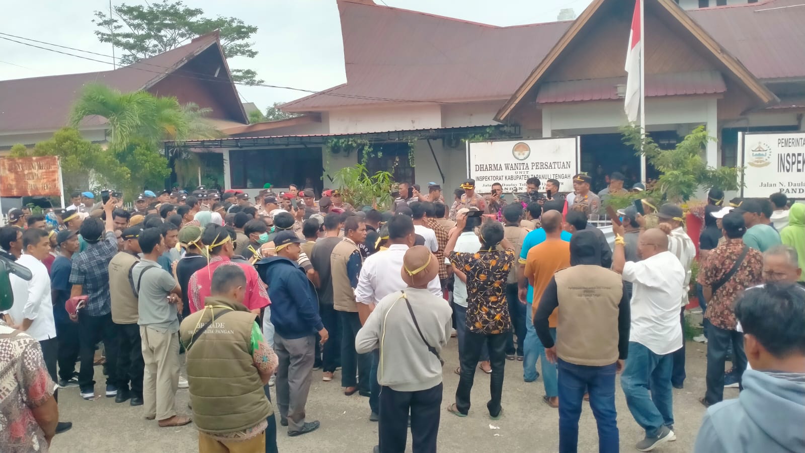 Aksi Unjuk Rasa PERMAK Berhasil, Kepala Inspektorat Tapteng Bersedia Mundur Dari Jabatan Aksi Unjuk Rasa PERMAK Berhasil, Kepala Inspektorat Tapteng Bersedia Mundur Dari Jabatan