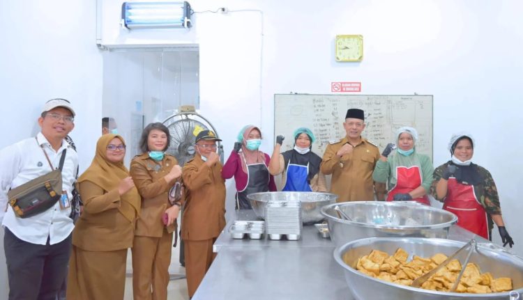 Dukung Program Presiden, Wakil Bupati Tapteng Lakukan Monitoring SPPG