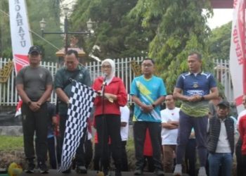 Pemkab Way Kanan Gelar Jalan Sehat Dan Estafet Lomba HUT RI ke 80