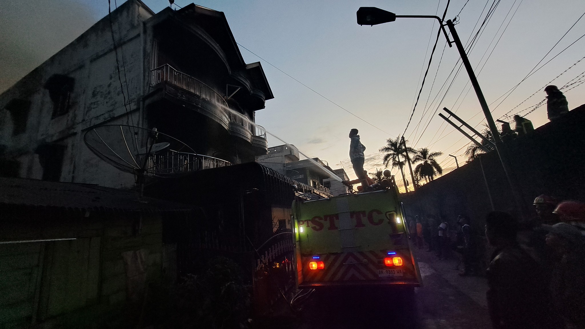 2 Unit Rumah Dilalap Sijago Merah di Jalan Udang Siantar, Anak Berusia 12 Tahun Tewas Terbakar