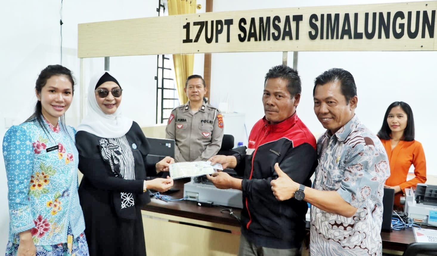 Dari Hati untuk Rakyat: Anton Achmad Saragih Wujudkan Pelayanan Publik yang Dekat dan Tulus Dari Hati untuk Rakyat: Anton Achmad Saragih Wujudkan Pelayanan Publik yang Dekat dan Tulus