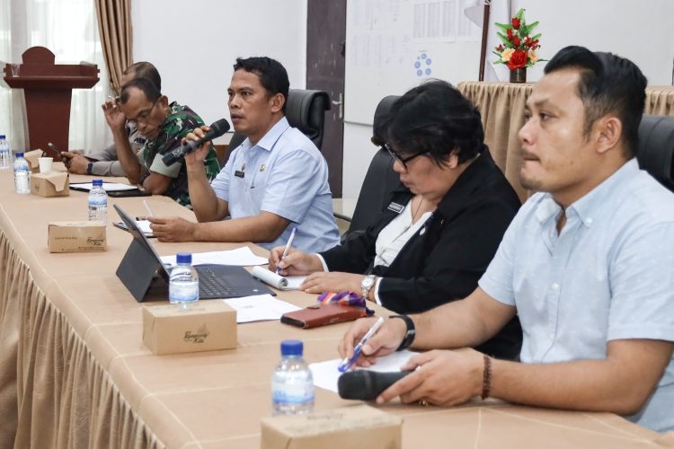 Sekda Junaedi Antonius Sitanggang Memimpin Rapat Teknis Rencana Perobohan Gedung IV Pasar Horas