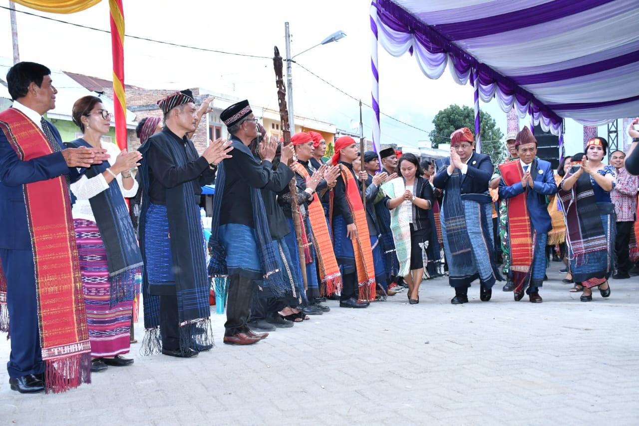 Even Horja Bius Tampilkan Keunikan Budaya Batak, Bupati Samosir: Kita Harus Menjaga Budaya Yang Sudah Turun Temurun Dengan Baik Even Horja Bius Tampilkan Keunikan Budaya Batak, Bupati Samosir: Kita Harus Menjaga Budaya Yang Sudah Turun Temurun Dengan Baik