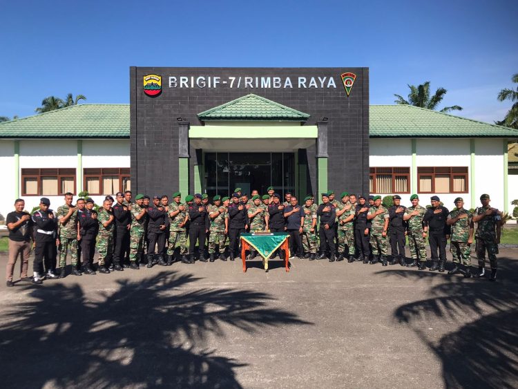 Wujud Soliditas Tanpa Batas, Brimob Sumut Beri Kejutan Spesial untuk TNI di Momen HUT Ke-80
