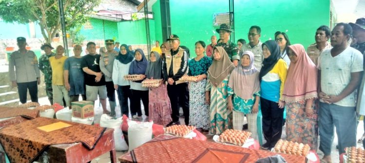 Bupati Simalungun Anton Achmad Saragih Tinjau Lokasi Banjir Serbelawan dan Serahkan Bantuan Kepada Warga Yang Terdampak