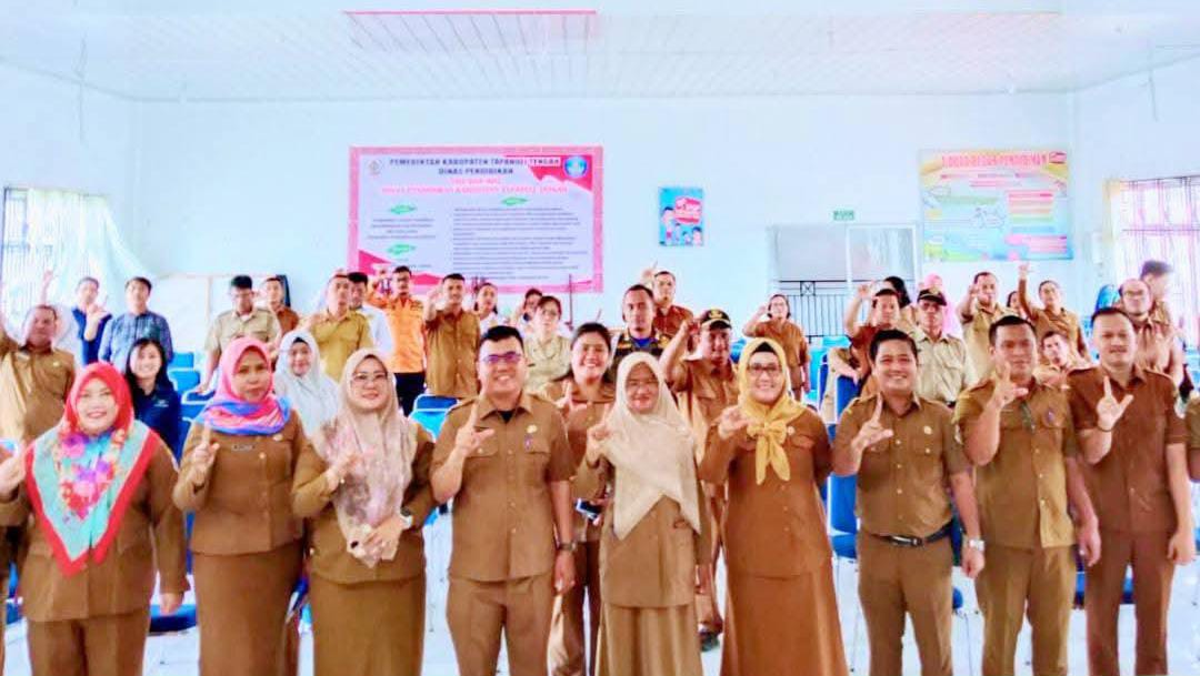 Plt Sekdakab Tapteng Buka Sosialisasi Pengelolaan Sampah Tingkat OPD Tapteng