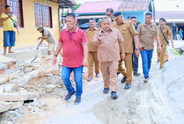 Bupati Tapteng Tinjau Peningkatan Jalan Ruas Jalan Mela-Aloban Bair, Warga Mela Salut Bupati Tapteng Tepati Janji