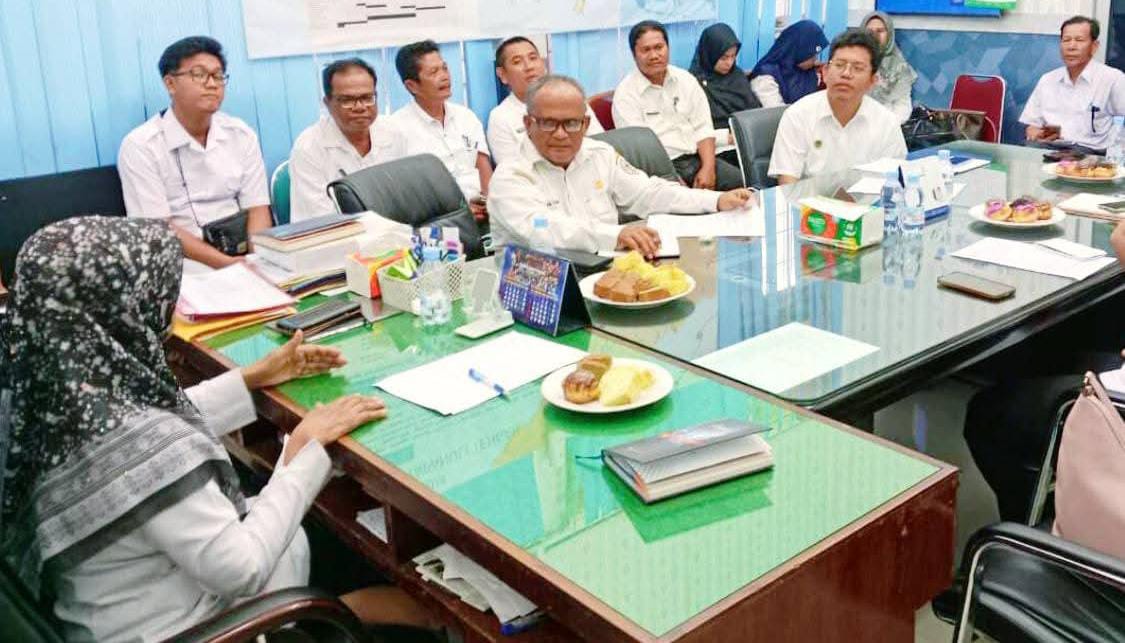 Plt Sekdakab Tapteng Pimpin Rapat Koordinasi Pengawasan Program Makanan Bergizi Gratis Plt Sekdakab Tapteng Pimpin Rapat Koordinasi Pengawasan Program Makanan Bergizi Gratis