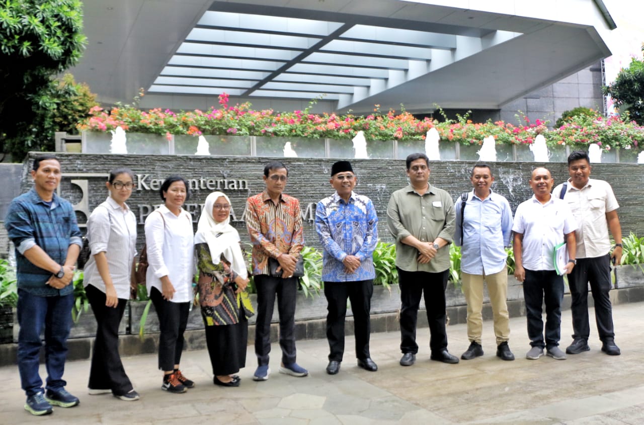 Bupati Anton Achmad Saragih: Lincah di Pusat, Sigap di Daerah — Membangun Simalungun dari Dua Arah, Dari Ruang Menteri di Jakarta Hingga Tanah Longsor di Raya, Kepemimpinan Nyata untuk Infrastruktur dan Rakyat Simalungun