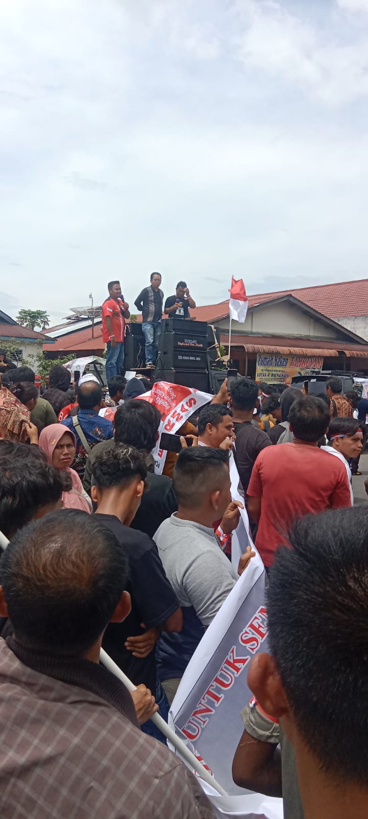 Ratusan Masyarakat FORMAS Desak DPRD Tapteng Bentuk Pansus Audit Dana Desa Tahun 2017-2025 Ratusan Masyarakat FORMAS Desak DPRD Tapteng Bentuk Pansus Audit Dana Desa Tahun 2017-2025