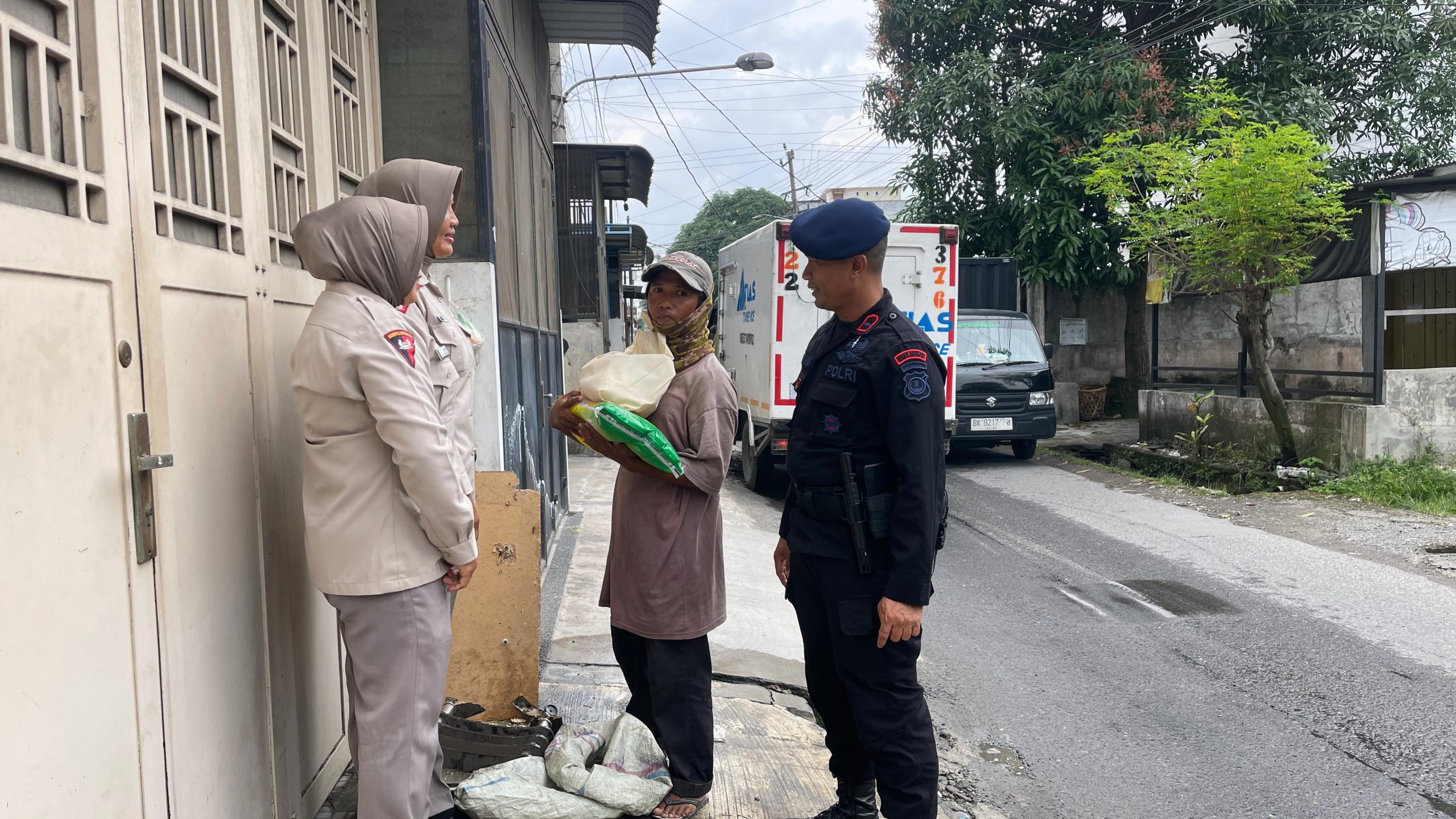 Kebaikan Kecil Berdampak Besar untuk Sesama, Brimob Sumut Tebar Kebaikan Lewat Jumat Berkah