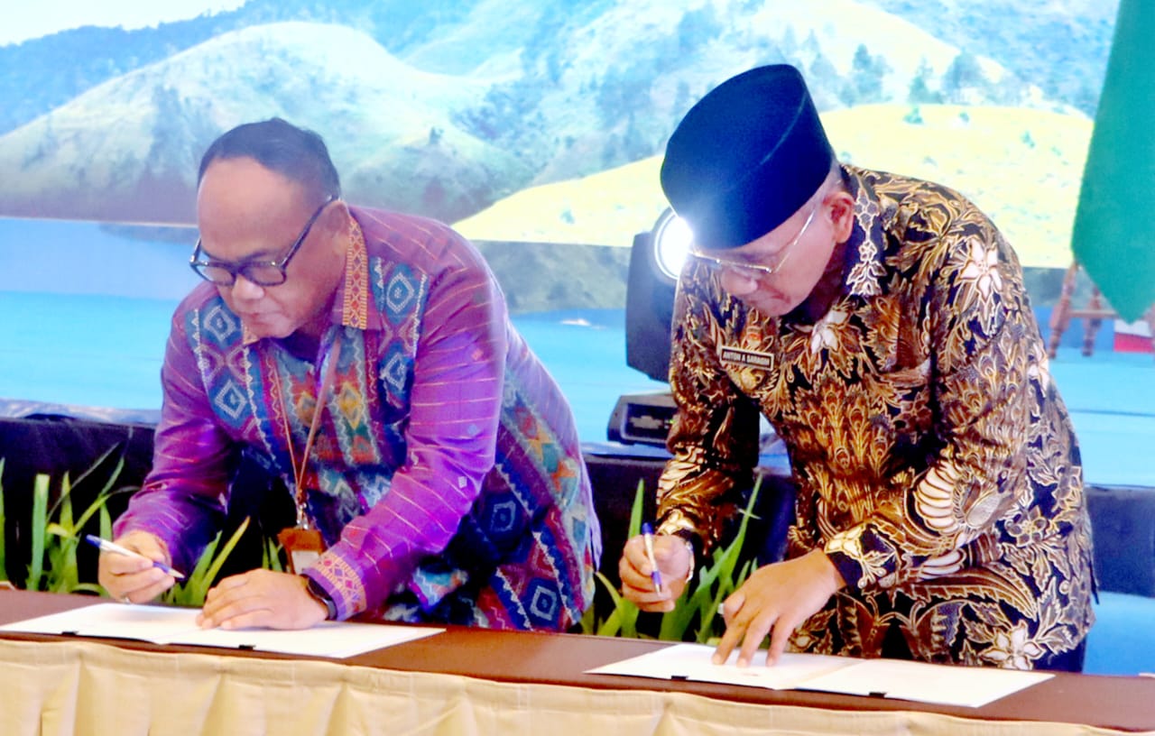Bupati Simalungun Anton Achmad Saragih Tandatangani Nota Kesepahaman Pengelolaan Data dengan BPS RI Bupati Simalungun Anton Achmad Saragih Tandatangani Nota Kesepahaman Pengelolaan Data dengan BPS RI