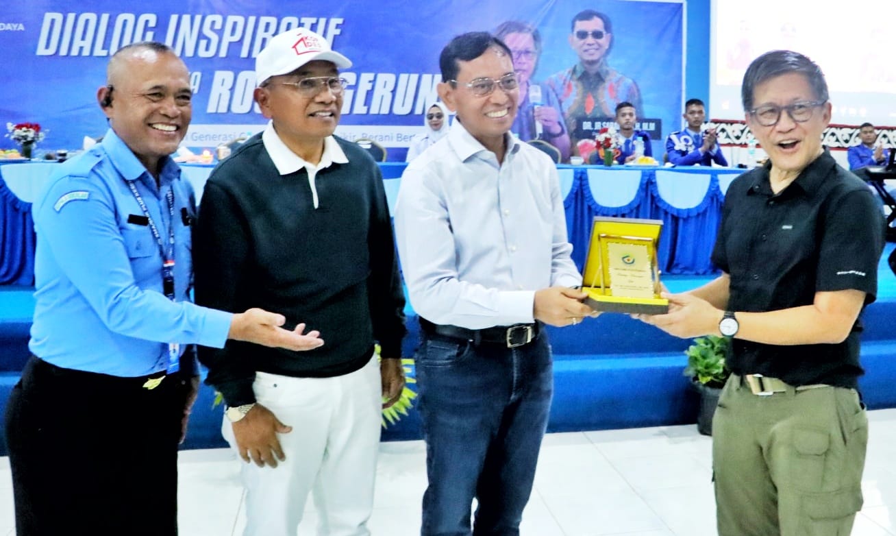 Dialog Inspiratif di SMA Plus Efarina, Bupati Simalungun Anton Achmad Saragih Berpesan Kepada Taruna Agar Bersemangat dan Berprestasi Dialog Inspiratif di SMA Plus Efarina, Bupati Simalungun Anton Achmad Saragih Berpesan Kepada Taruna Agar Bersemangat dan Berprestasi