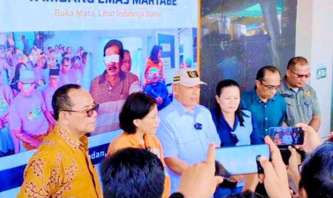 Wakil Bupati Tapteng Dukung Dan Apresiasi Operasi Katarak Gratis PT AR Tambang Emas Martabe Wakil Bupati Tapteng Dukung Dan Apresiasi Operasi Katarak Gratis PT AR Tambang Emas Martabe
