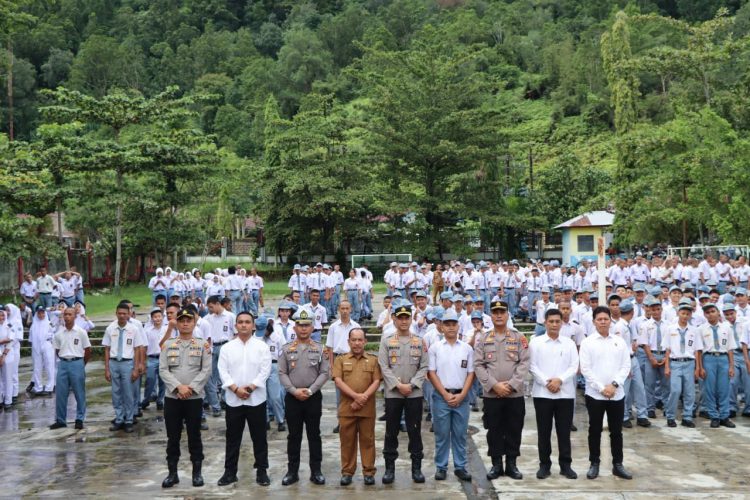 Kapolres Tapteng Imbau Ratusan Pelajar SMKN 3 Sibolga ; Jauhi Narkoba dan Taati Hukum di Sekolah dan Jalan Raya Kapolres Tapteng Imbau Ratusan Pelajar SMKN 3 Sibolga ; Jauhi Narkoba dan Taati Hukum di Sekolah dan Jalan Raya