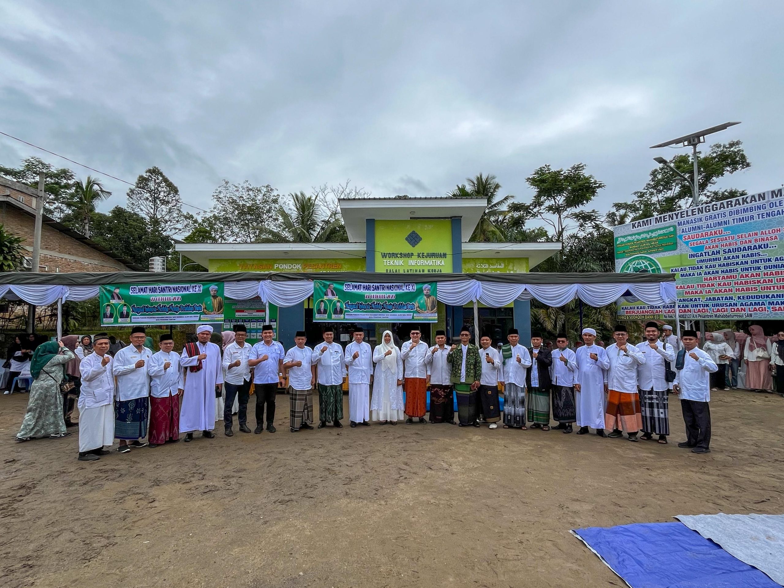Wali Kota Diwakili Wakil Wali Kota Herlina Menjadi Inspektur Upacara Peringatan Hari Santri Nasional ke XI Tahun 2025