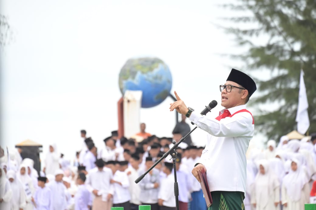 Hadiri Apel Hari Santri Nasional 2025, Menko PM RI : Barus Tempat Penyebaran Agama Islam Ke Penjuru Negeri