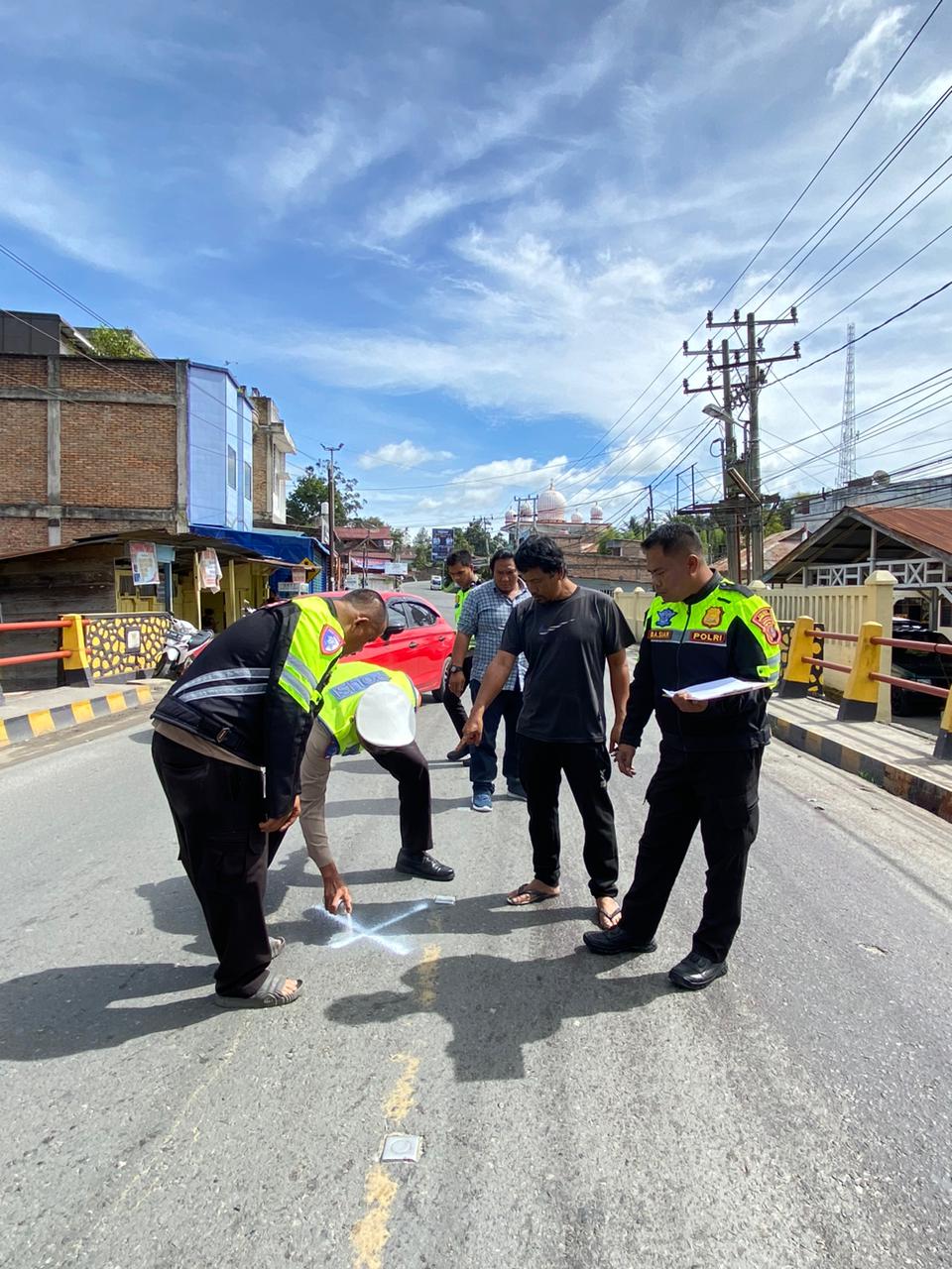 Sepeda Motor Hantam Dinding Truck di Pasar Siborongborong , 1 Meninggal dan 2 Luka-luka