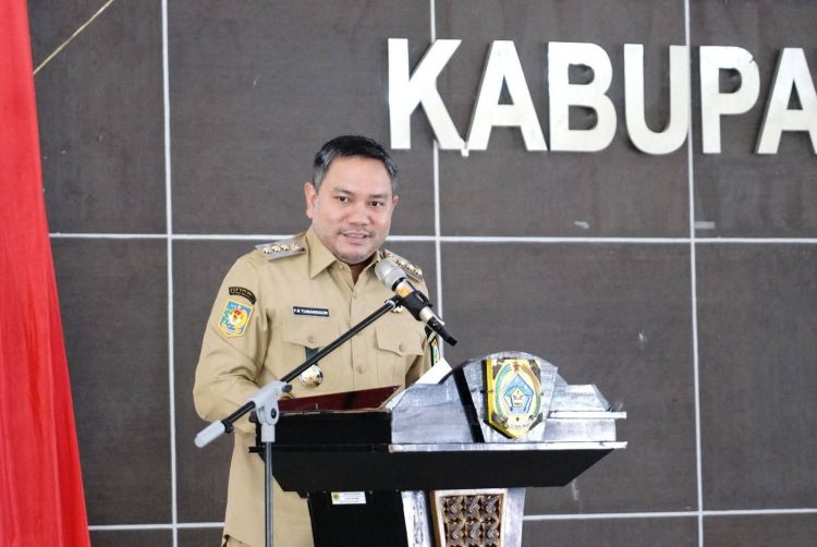 Bupati Pakpak Bharat Buka Sosialisasi SIKN dan JIKN Bagi Para Pengelola Administrasi Dan Kearsipan