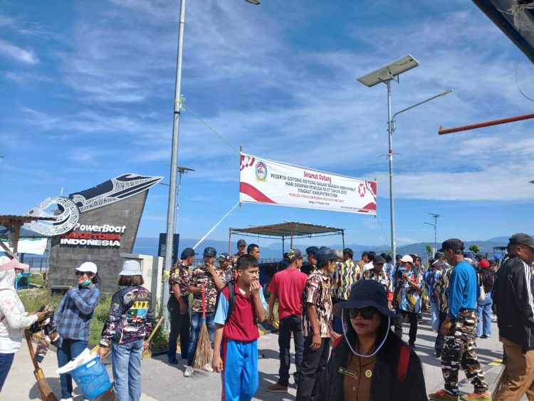 Sambut Hari Sumpah Pemuda, Disdikpora Toba Bersama OKP Lakukan Gotong Royong Sambut Hari Sumpah Pemuda, Disdikpora Toba Bersama OKP Lakukan Gotong Royong