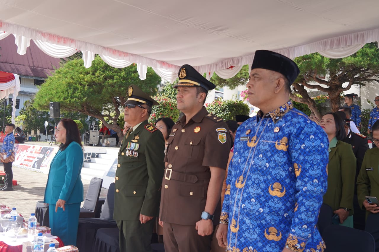 Pemkab Toba Peringati Hari Sumpah Pemuda Ke-97 Tahun Di Halaman Kantor Bupati Pemkab Toba Peringati Hari Sumpah Pemuda Ke-97 Tahun Di Halaman Kantor Bupati