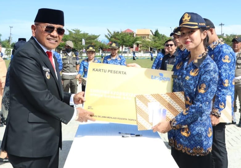 Bupati Simalungun Anton Achmad Saragih Serahkan SK Pengangkatan Kepada 920 PPPK Formasi Tahun 2024